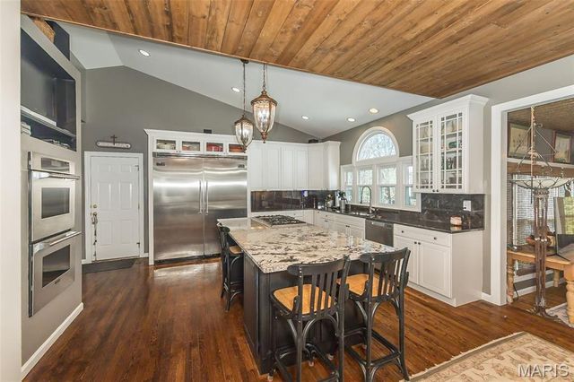 2029 Brook Hill Lane, Chesterfield, MO 63017