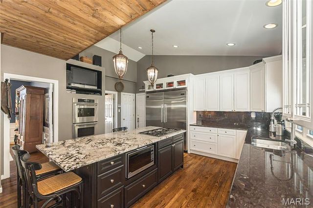 2029 Brook Hill Lane, Chesterfield, MO 63017