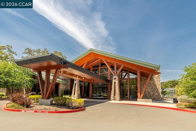 2501 Pine Knoll Dr 8, Walnut Creek, CA 94595