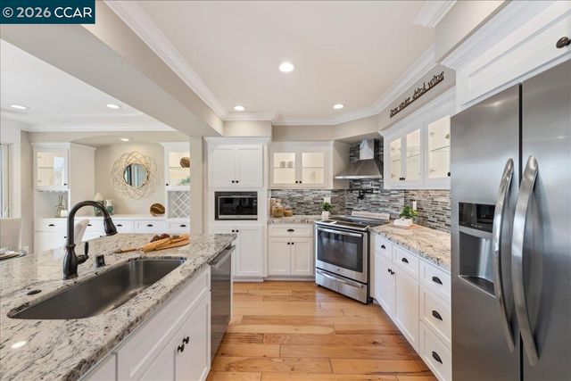 2501 Pine Knoll Dr 8, Walnut Creek, CA 94595