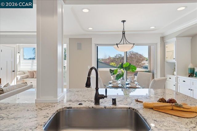 2501 Pine Knoll Dr 8, Walnut Creek, CA 94595