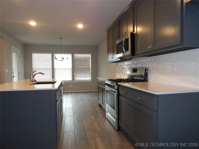 7005 E Oak Ridge Street, Broken Arrow, OK 74014