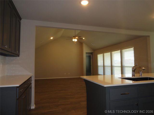 7005 E Oak Ridge Street, Broken Arrow, OK 74014