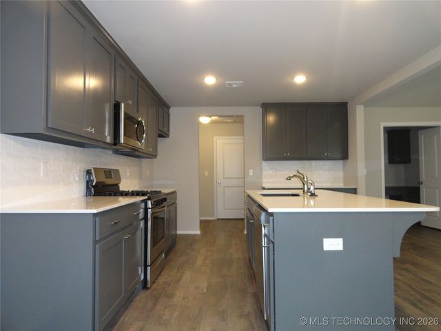 7005 E Oak Ridge Street, Broken Arrow, OK 74014