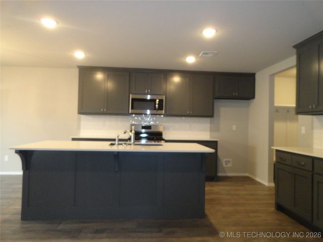 7005 E Oak Ridge Street, Broken Arrow, OK 74014