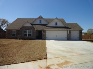 7005 E Oak Ridge Street, Broken Arrow, OK 74014