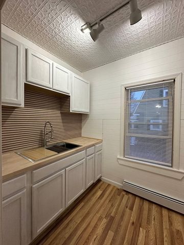 33 Alder B, Dracut, MA 01826