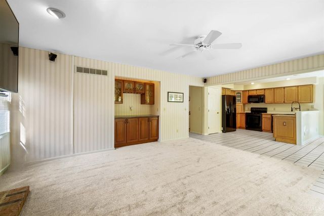 12160 Village Woods Drive, Sharonville, OH 45241