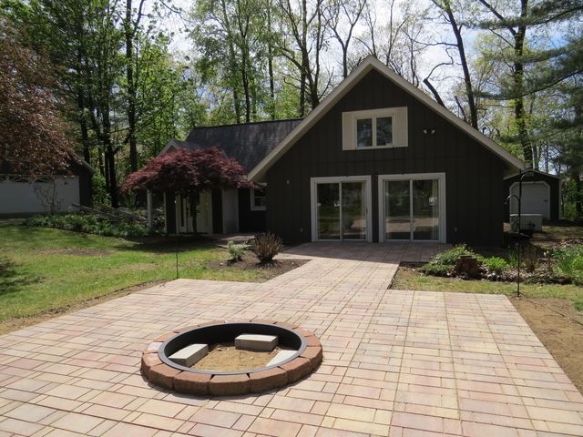 1812 Tomahawk Trail, Allegan, MI 49010