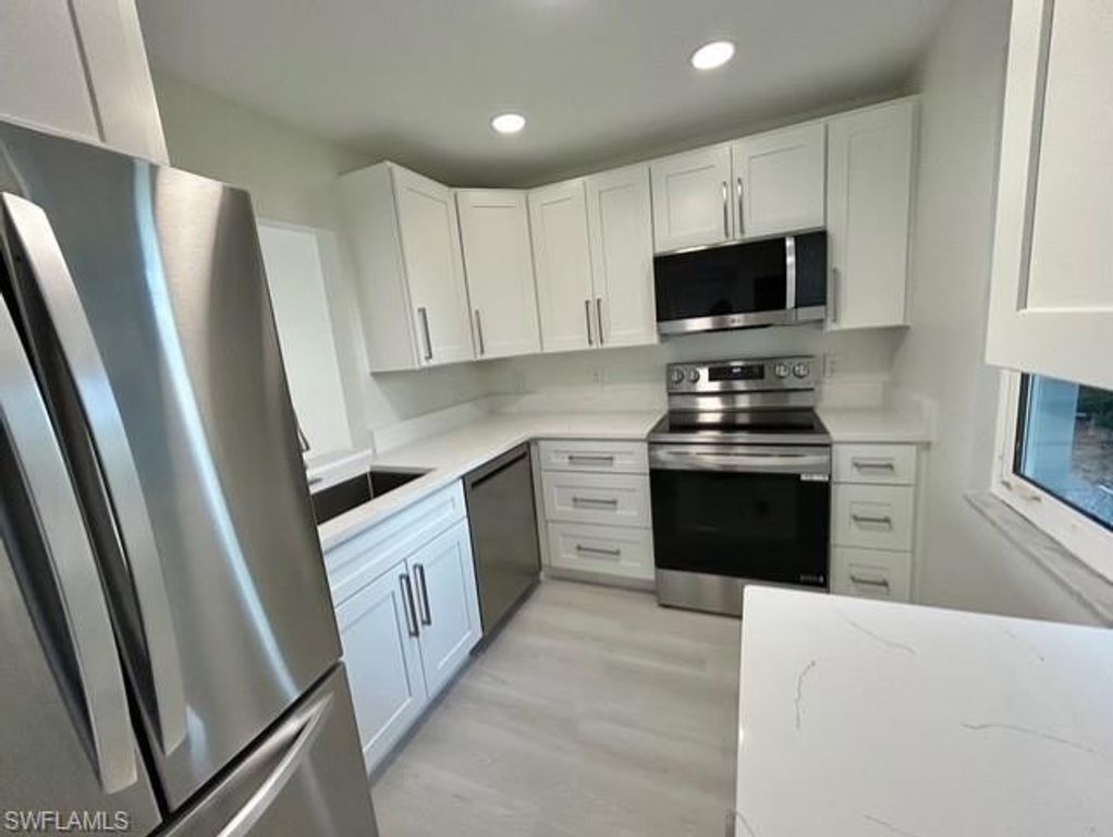 1740 Pine Valley DR 113, Fort Myers, FL 33907