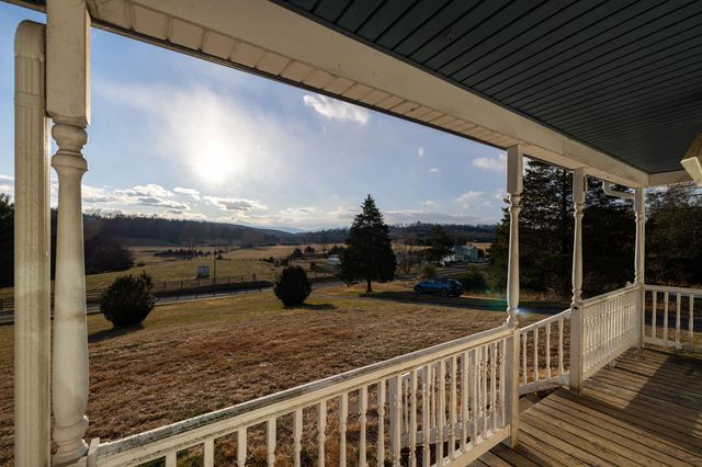 10997 SENEDO RD, Mt Jackson, VA 22842