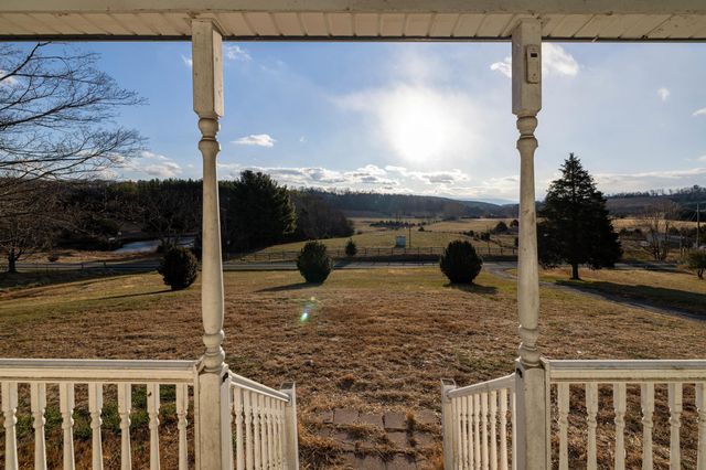 10997 SENEDO RD, Mt Jackson, VA 22842