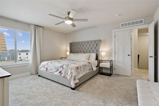 2913 Indigo Lane, Pella, IA 50219