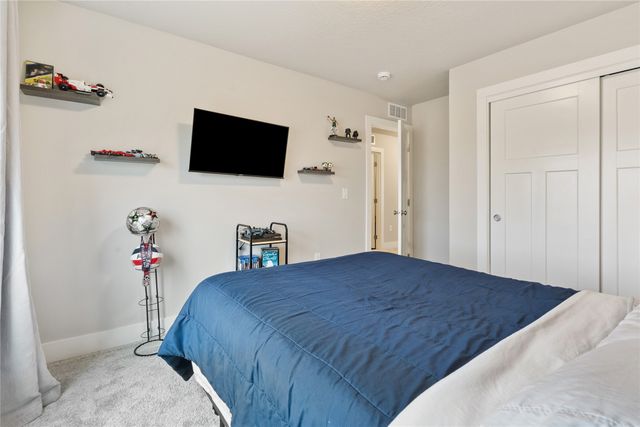 2913 Indigo Lane, Pella, IA 50219