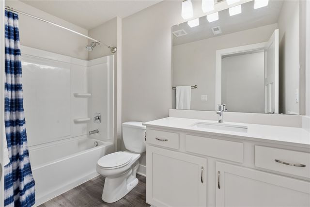 2913 Indigo Lane, Pella, IA 50219