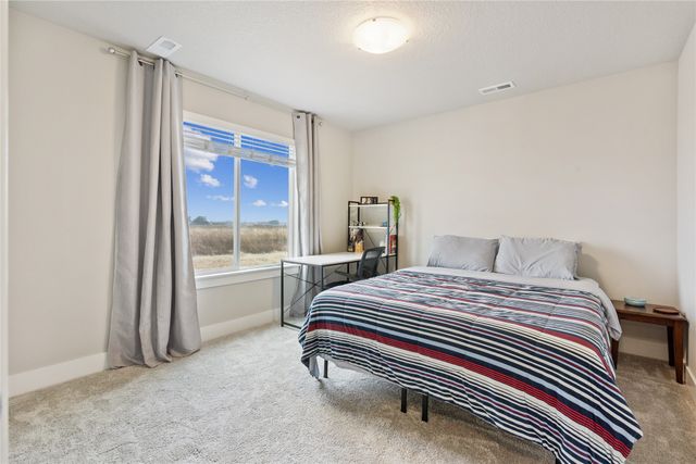 2913 Indigo Lane, Pella, IA 50219