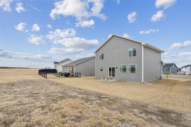 2913 Indigo Lane, Pella, IA 50219