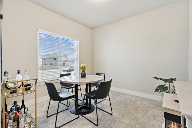 2913 Indigo Lane, Pella, IA 50219