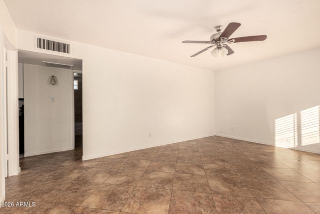 7518 W WHITTON Avenue, Phoenix, AZ 85033