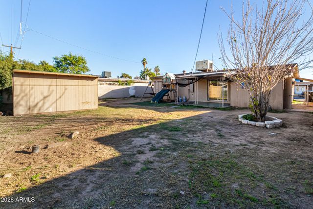 7518 W WHITTON Avenue, Phoenix, AZ 85033