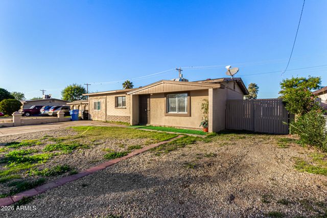 7518 W WHITTON Avenue, Phoenix, AZ 85033