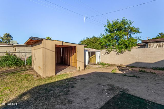 7518 W WHITTON Avenue, Phoenix, AZ 85033