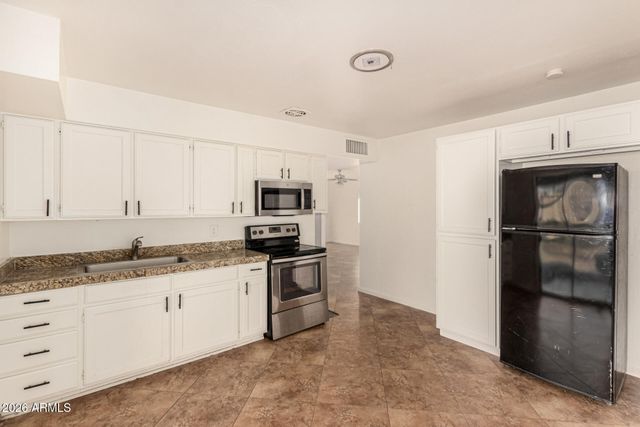 7518 W WHITTON Avenue, Phoenix, AZ 85033