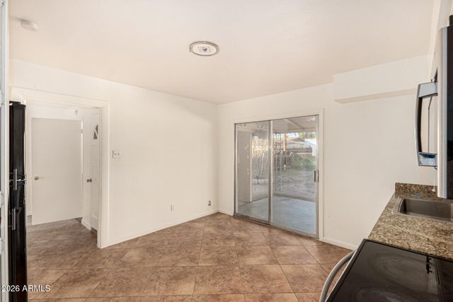 7518 W WHITTON Avenue, Phoenix, AZ 85033