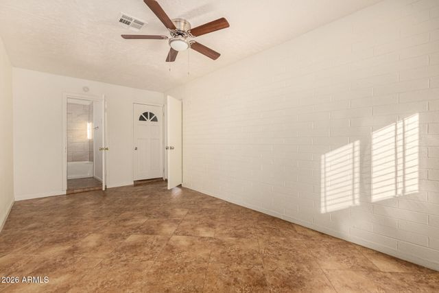 7518 W WHITTON Avenue, Phoenix, AZ 85033