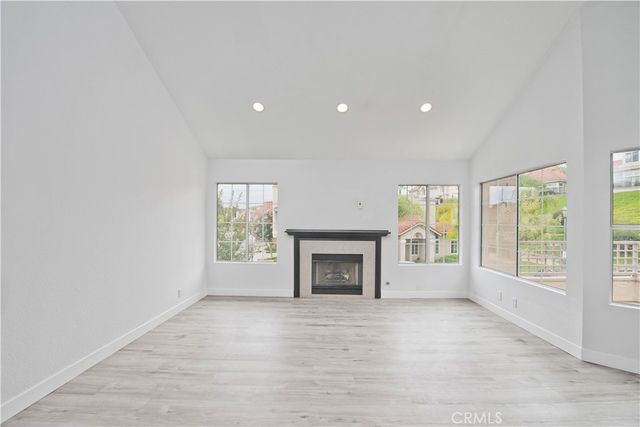 600 Kingswood Lane A, Simi Valley, CA 93065