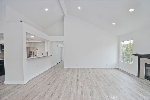 600 Kingswood Lane A, Simi Valley, CA 93065