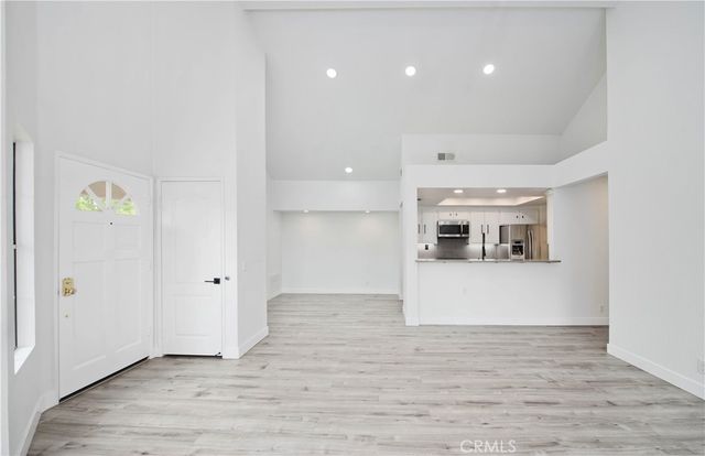 600 Kingswood Lane A, Simi Valley, CA 93065