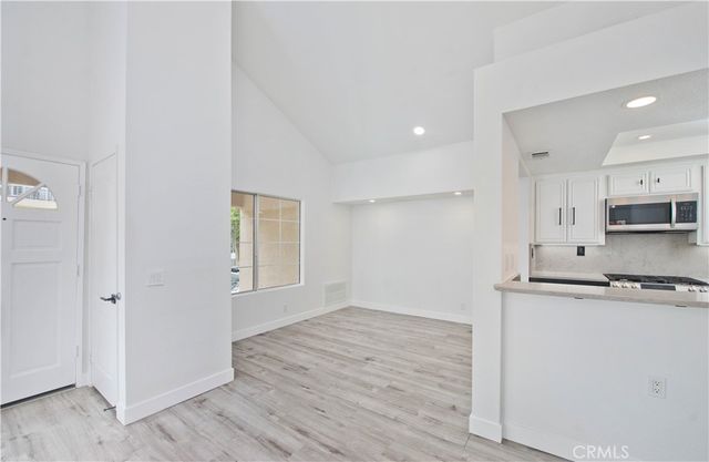 600 Kingswood Lane A, Simi Valley, CA 93065