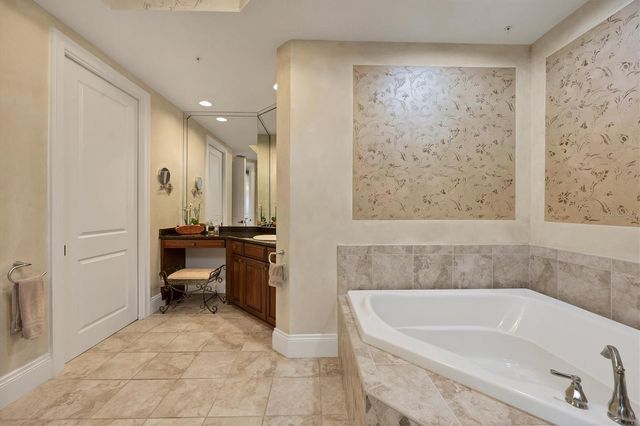 140 RIVIERA DUNES WAY 1001, Palmetto, FL 34221