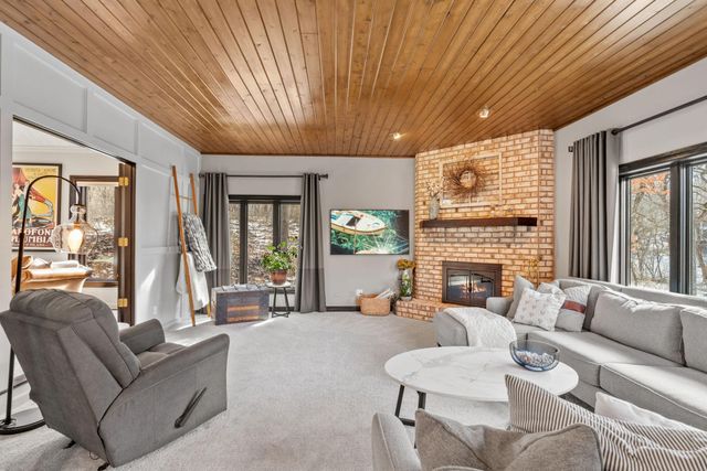 2801 Woods Trail N, Burnsville, MN 55306