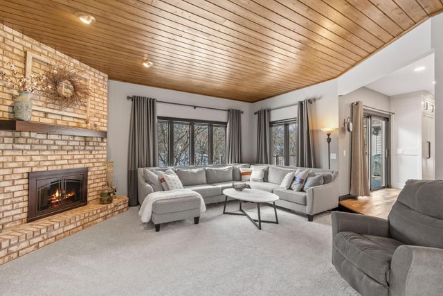 2801 Woods Trail N, Burnsville, MN 55306