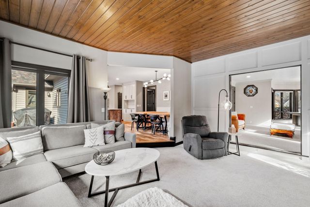 2801 Woods Trail N, Burnsville, MN 55306