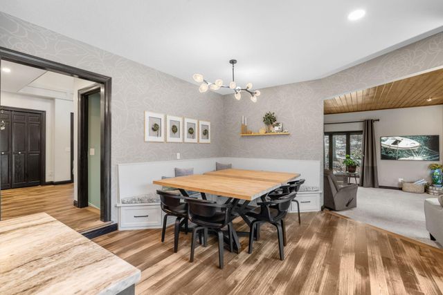 2801 Woods Trail N, Burnsville, MN 55306