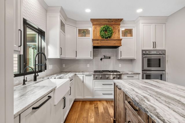 2801 Woods Trail N, Burnsville, MN 55306