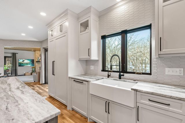 2801 Woods Trail N, Burnsville, MN 55306