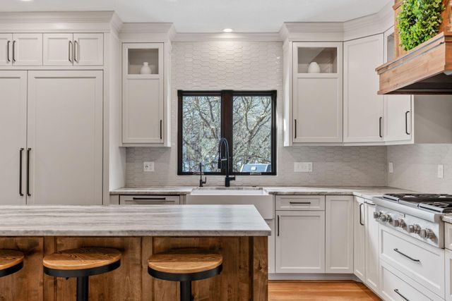 2801 Woods Trail N, Burnsville, MN 55306