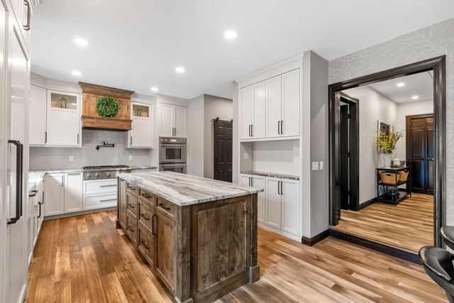 2801 Woods Trail N, Burnsville, MN 55306