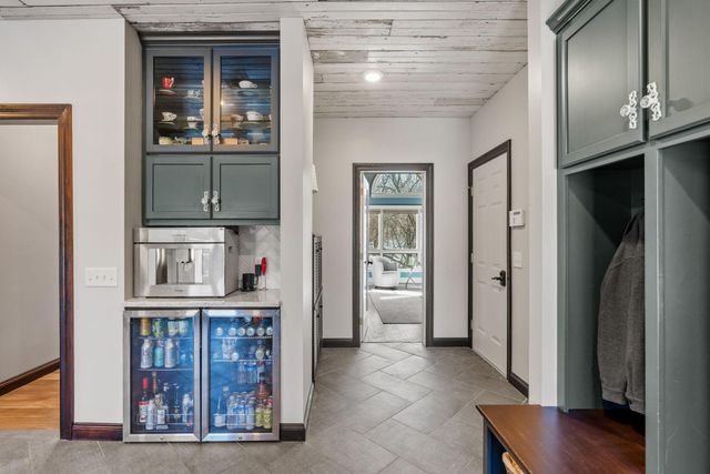 2801 Woods Trail N, Burnsville, MN 55306