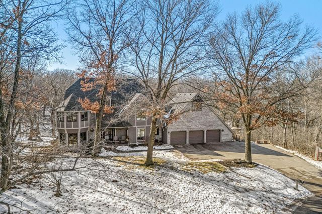 2801 Woods Trail N, Burnsville, MN 55306