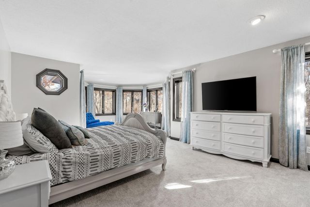 2801 Woods Trail N, Burnsville, MN 55306