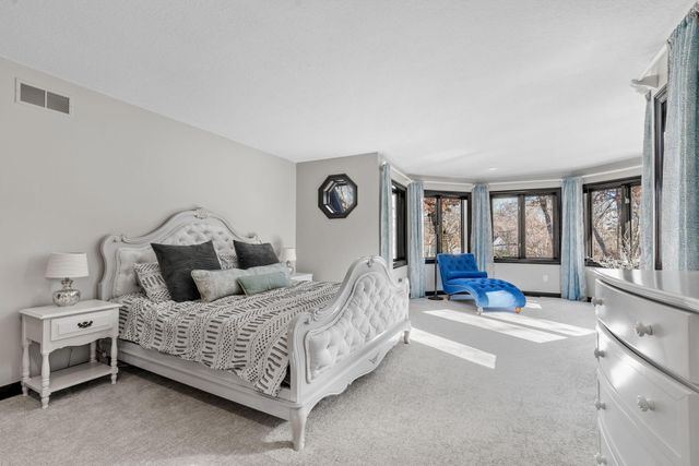 2801 Woods Trail N, Burnsville, MN 55306