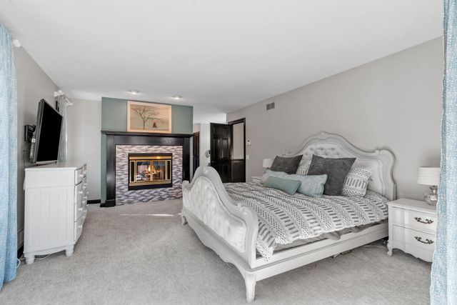 2801 Woods Trail N, Burnsville, MN 55306