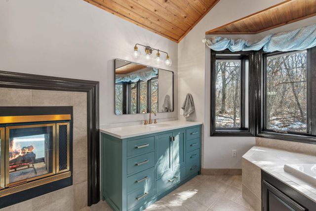 2801 Woods Trail N, Burnsville, MN 55306