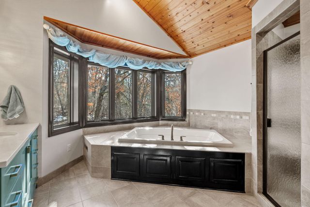 2801 Woods Trail N, Burnsville, MN 55306