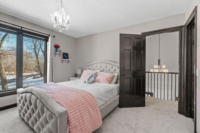 2801 Woods Trail N, Burnsville, MN 55306